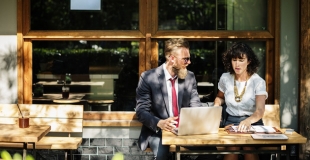 Courtier en assurance auto : pour qui, pourquoi, avantages, inconvénients ?