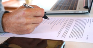 Faut-il faire confiance à son banquier ou comparer l'assurance de prêt immobilier ?