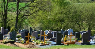 L'entretien de la tombe est-il pris en charge par l'assurance obsèques ?